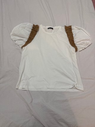 Camiseta Zara blanca manga abullonada