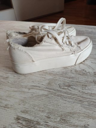 Zapatillas plataforma Pull&Bear blancas