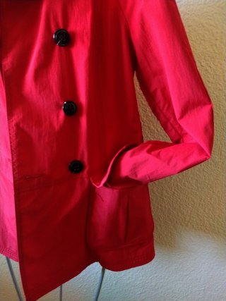 Gabardina roja Mango Suit. Talla S