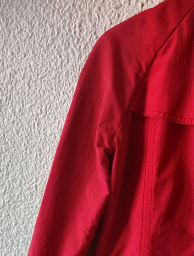 Gabardina roja Mango Suit. Talla S