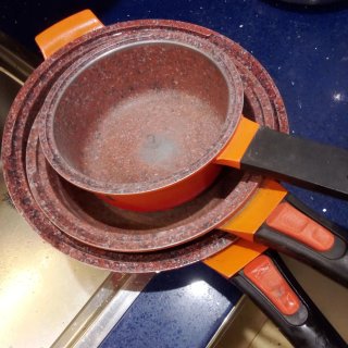 Set di padelle, casseruola e utensili da cucina
