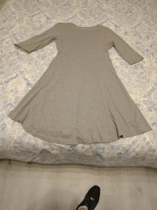 Vestido gris con cordones
