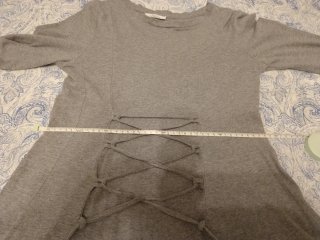 Vestido gris con cordones
