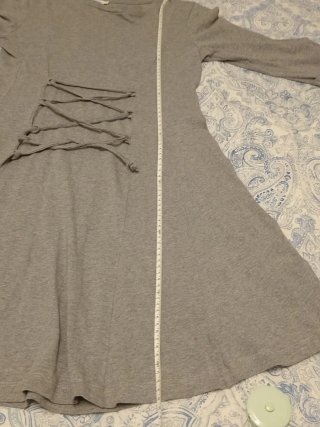 Vestido gris con cordones