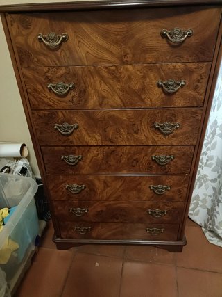 Cómoda de madera con 7 cajones