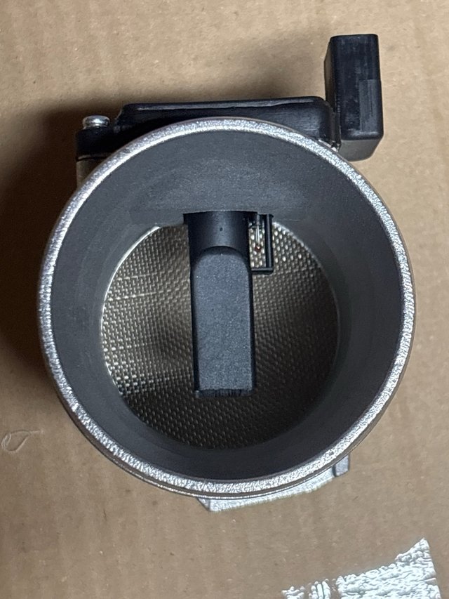 Caudalímetro Hella 8ET009142-451