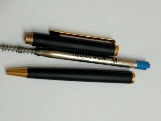 Bolígrafo Inoxcrom Marbella Negro y Dorado