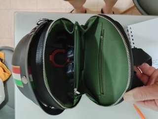 Bolso mochila mujer negro vintage con bandera