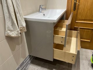 Lavabo y mueble de lavabo flotante beige y plata