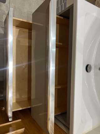 Lavabo y mueble de lavabo flotante beige y plata