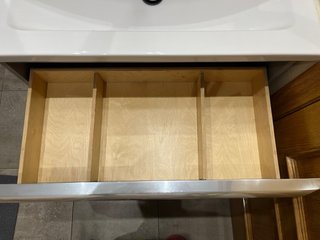 Lavabo y mueble de lavabo flotante beige y plata