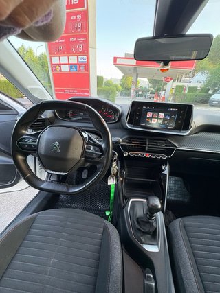 Peugeot 208 2021