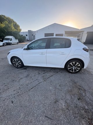 Peugeot 208 2021