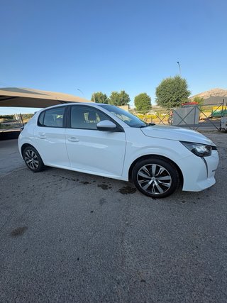 Peugeot 208 2021