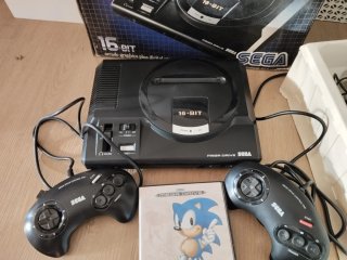 Sega Mega Drive con Sonic The Hedgehog