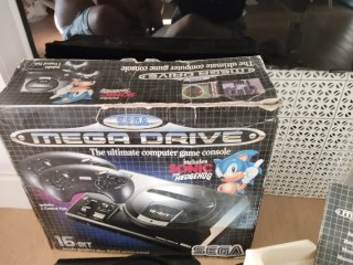 Sega Mega Drive con Sonic The Hedgehog