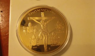Medallón Vaticano y Medalla Virgen Rosario