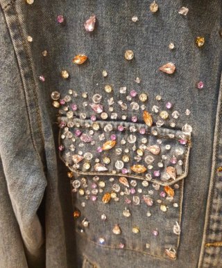 Chaqueta vaquera con pedrería