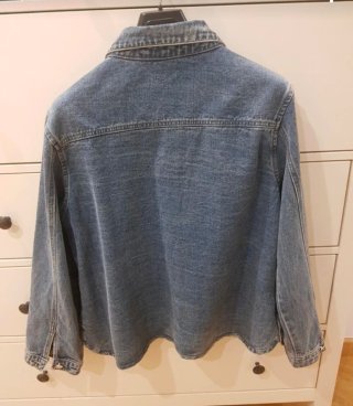 Chaqueta vaquera con pedrería
