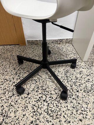 Silla Ikea LOBERGET/MALSKAR Blanca y Negra