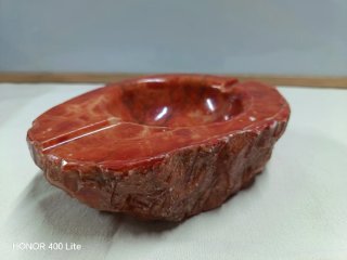 Cenicero de alabastro rojo tallado