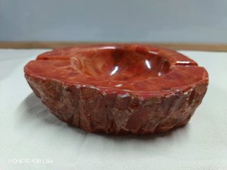 Cenicero de alabastro rojo tallado