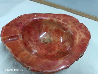 Cenicero de alabastro rojo tallado