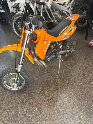 Moto Infantil KTM Naranja( hay que arreglar motor)