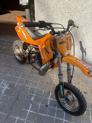 Moto Infantil KTM Naranja( hay que arreglar motor)