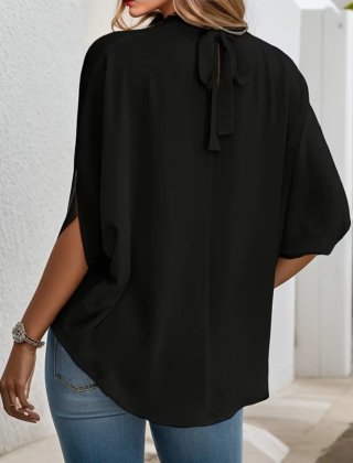 Blusa negra elegante con mangas murciélago