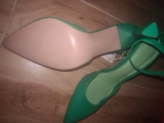 Zapatos de tacón verdes Stradivarius