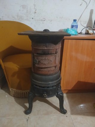 Estufa de leña Piñonera antigua