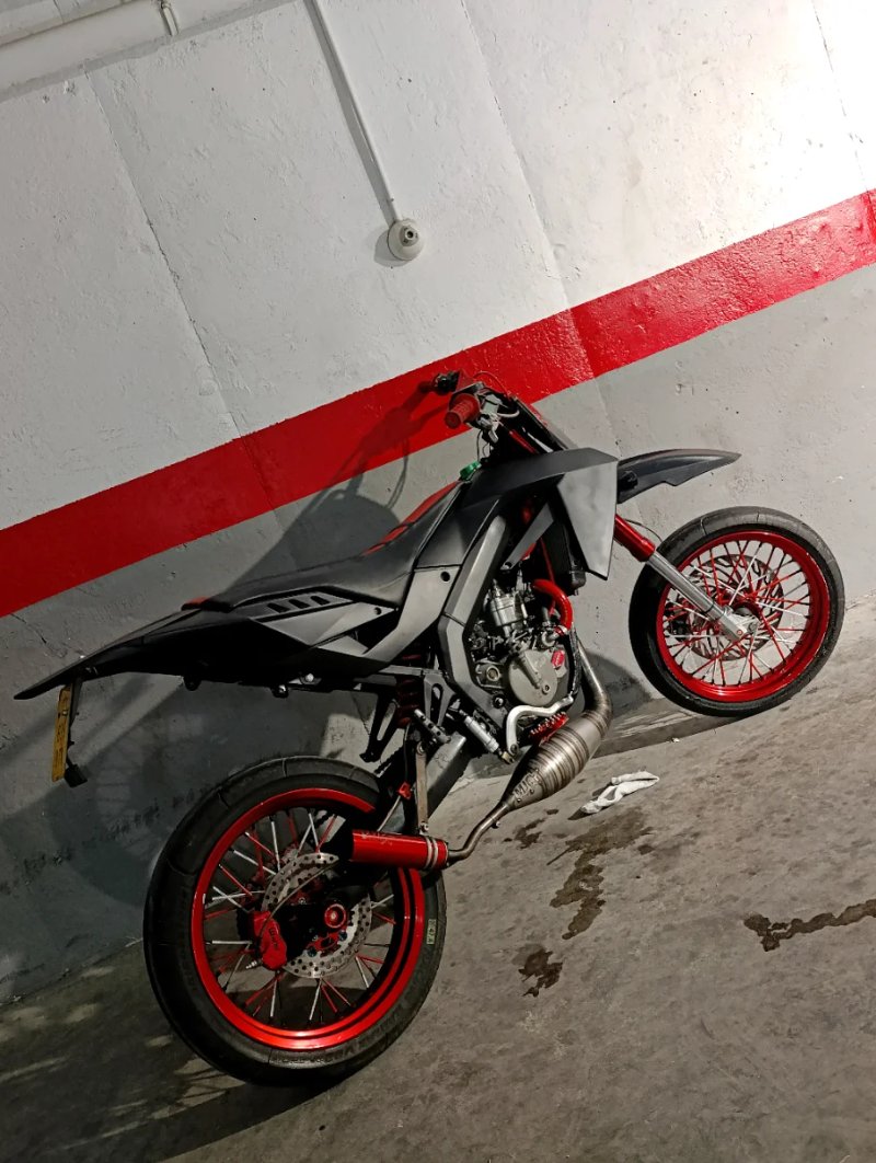 SE VENDE PRECIOSA Aprilia SX 50 Supermotard