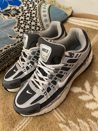 Zapatillas Nike grises y negras