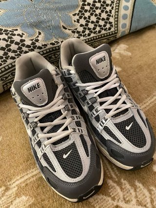 Zapatillas Nike grises y negras