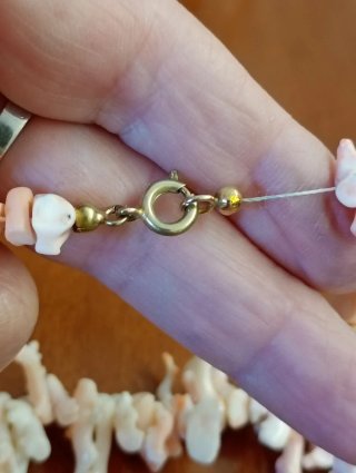 Collana corallo rosa chiusura dorata