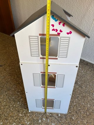 Casa de muñecas de madera blanca