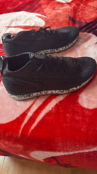 Zapatillas Puma Negras y Blancas