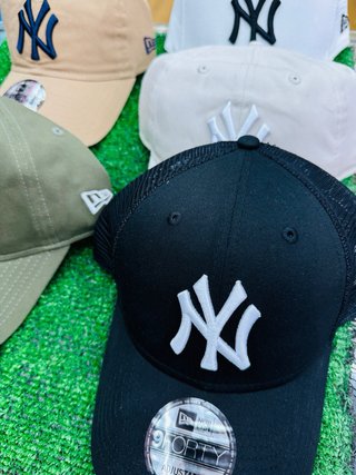 Gorra New Era Verde y Blanca