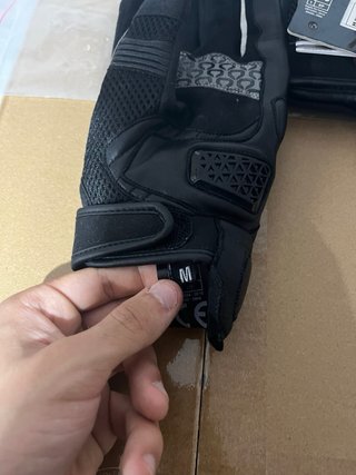 Guantes De Moto Homologados Negros Y Rojos.