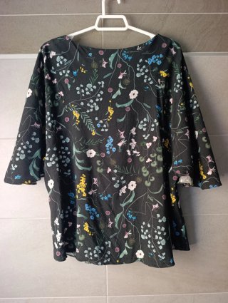 Conjunto blusa y pantalón floral. H&M. Talla M.