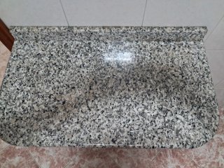 Mesa de cocina granito y metal
