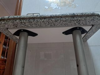 Mesa de cocina granito y metal