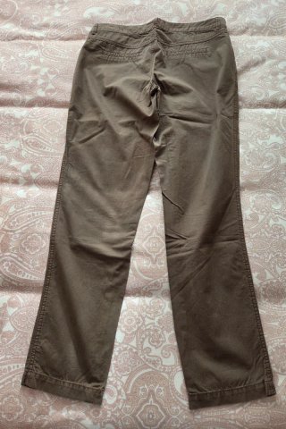 Dos Pantalones Chinos Marrón y Verde.