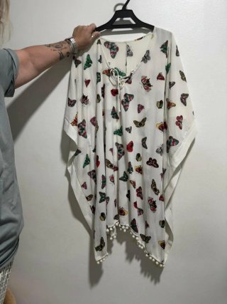 Ropa para mujeres nuevas un variados de artículos.