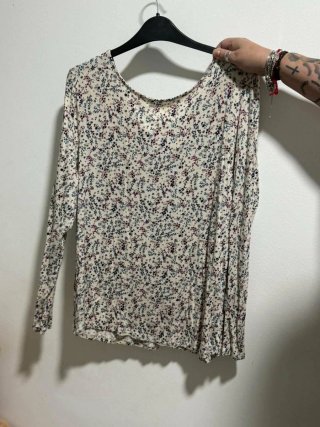 Ropa para mujeres nuevas un variados de artículos.