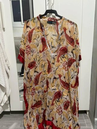 Ropa para mujeres nuevas un variados de artículos.