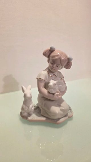 Bomboniera bambina con coniglietti in porcellana