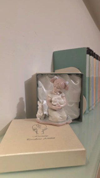 Bomboniera bambina con coniglietti in porcellana