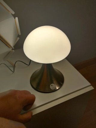 Lámpara de mesa táctil moderna